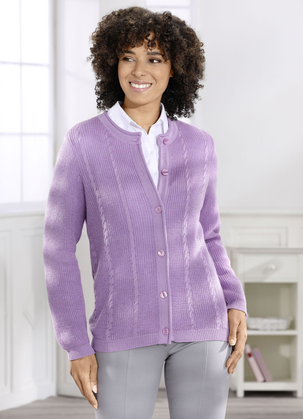 Strickjacke mit Schurwolle, Flieder, Größe 38 von BADER