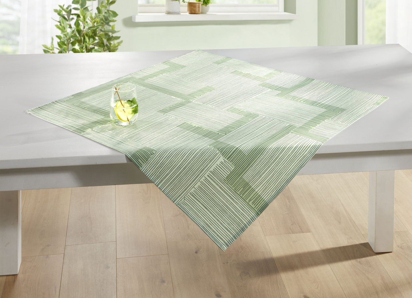 Tischdecke mit Fleckschutz-Ausrüstung, Größe 108 (Tischdecke, 80/ 80 cm), Pistazie von BADER
