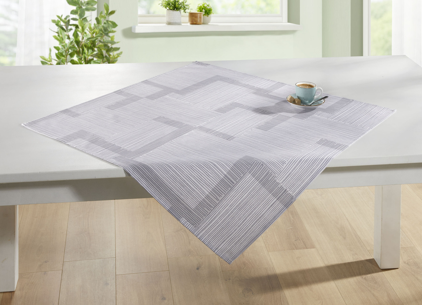 Tischdecke mit Fleckschutz-Ausrüstung, Größe 108 (Tischdecke, 80/ 80 cm), Silber von BADER
