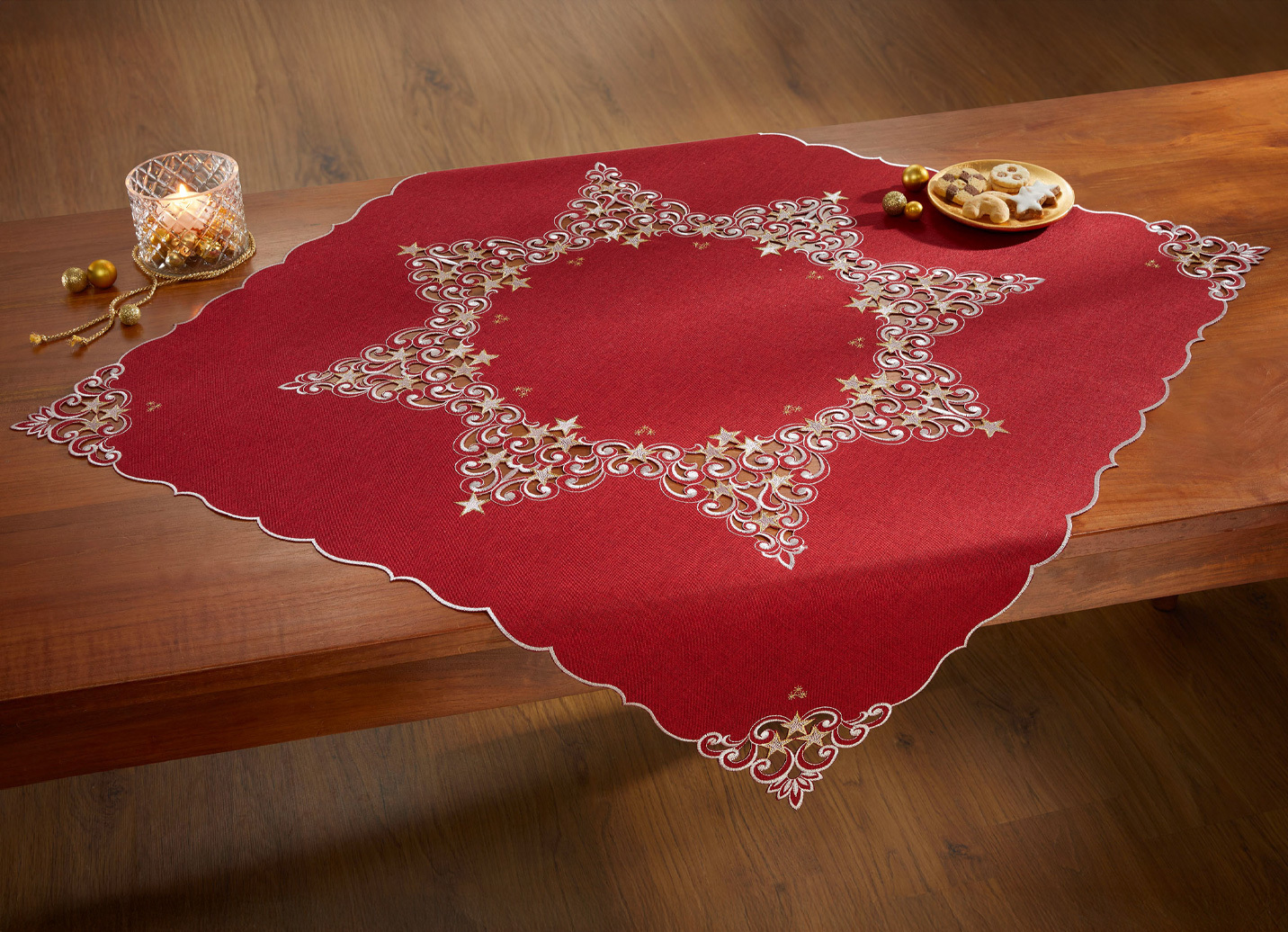 Tischdecke mit aufwendigen Stickereien, Größe 185 (Tischdecke, 85x 85 cm), Rot von BADER