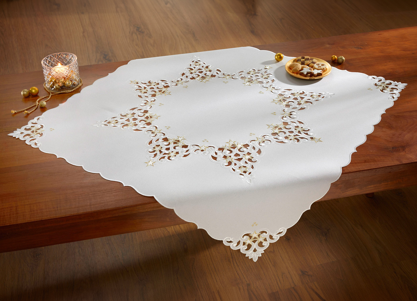 Tischdecke mit aufwendigen Stickereien, Größe 185 (Tischdecke, 85x 85 cm), Sekt von BADER