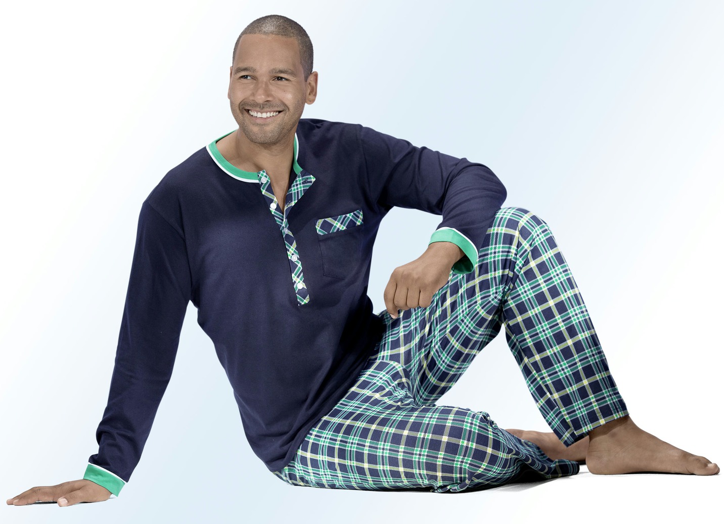 Vorteilspack: Schlafanzug und Shorty mit langer Knopfleiste, Brusttasche und Karodessin, Marine-Grün, Größe 46 von BADER