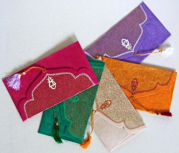 BAGHI Kuverts Set aus handgeschöpftem Seidelbastpapier/Set mit 5 Stück von BAGHI