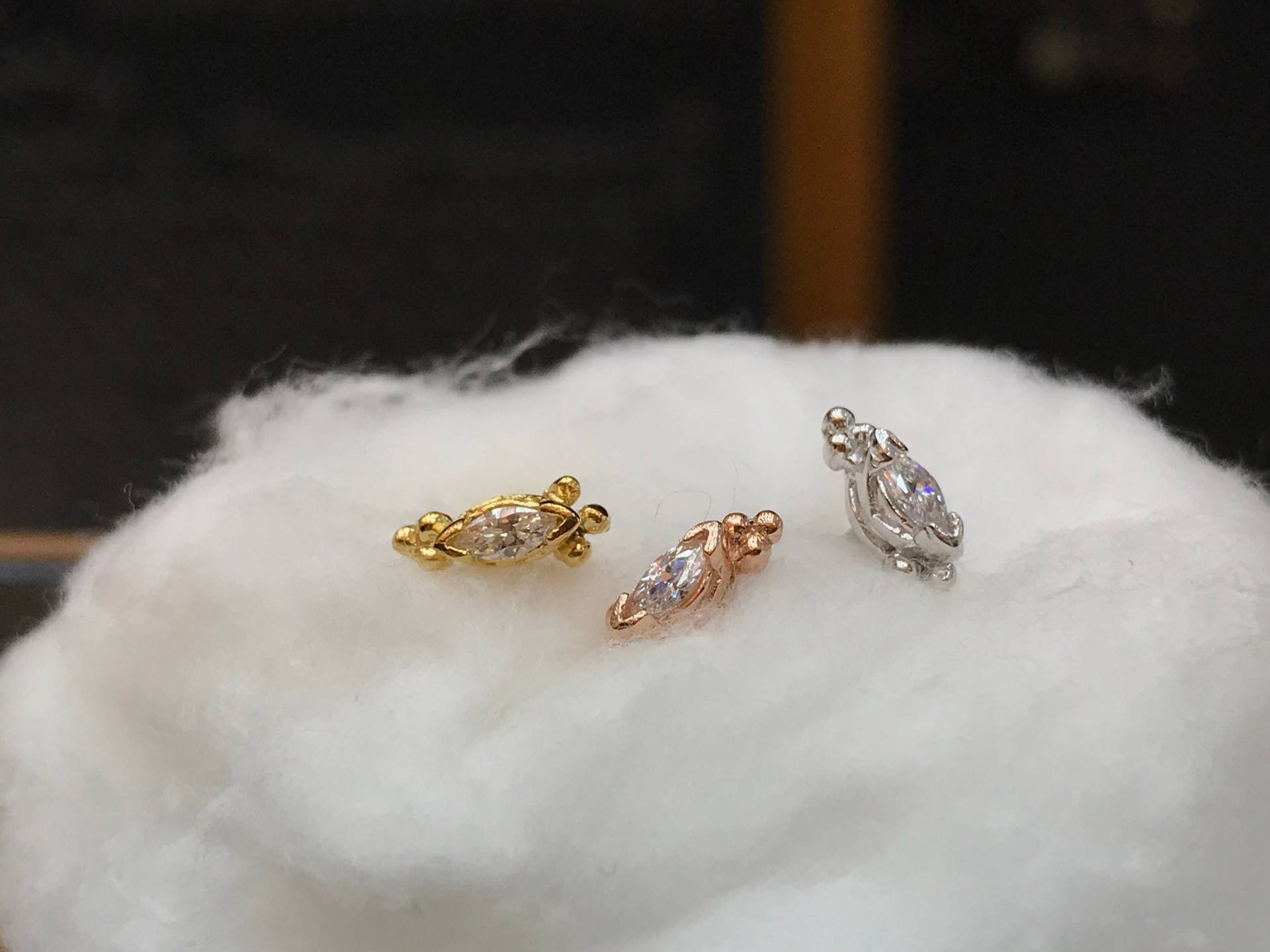 Brillanter Marquise Cz Diamant Ohrstecker Mit Innengewinde Und Flacher Rückseite von BANANAHUNTERArt
