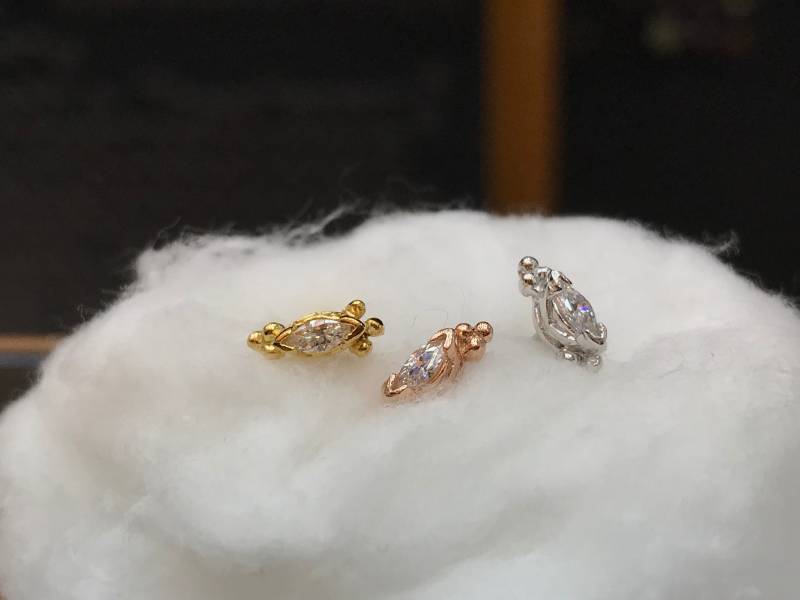 Brillanter Marquise Cz Diamant Ohrstecker Mit Innengewinde Und Flacher Rückseite von BANANAHUNTERArt
