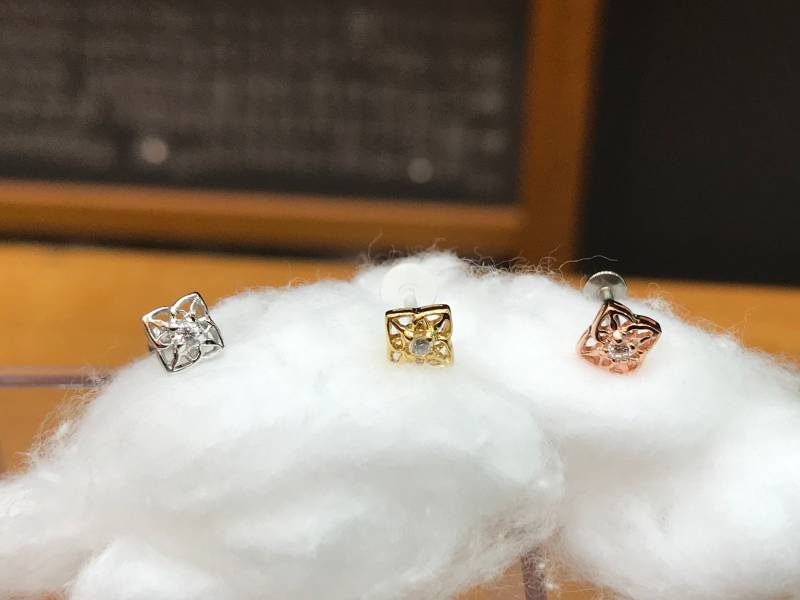 Thai Flower Cz Diamant Piercing Sterling Silber Helix, Conch, Tragus, Medusa, Ohrstecker von BANANAHUNTERArt