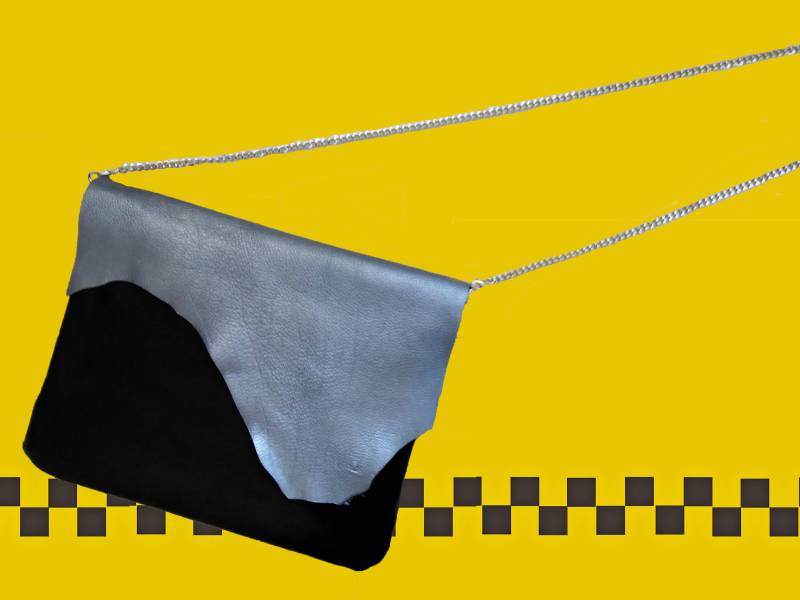 Joebag Von Bangbag Ist Eine Handgefertigte Umhängetasche Aus Schwarzem Und Silbernem Leder von BANGBAG