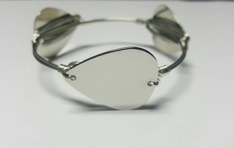 Plektrum Armband, Metall, Silber von BANGLEDandROCKED