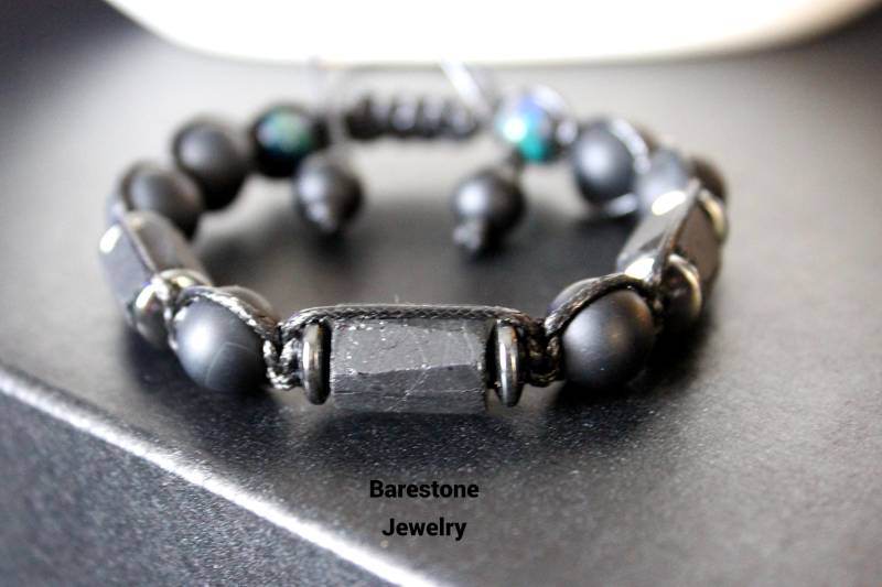 Schwarzes Shamballa Armband Für Herren Mit Rohem Turmalin Und Mattem Onyx-Hämatit Erdungsschutz-Armband von BARESTONE