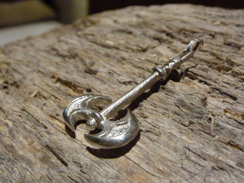 Zweischneidige Axt Aus Massivem Silber von BATTISTESCULPTEUR