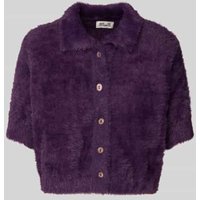 BAUM & PFERDGARTEN Cropped Cardigan in Fell-Optik in Pflaume, Größe M BAUM & PFERDGARTEN Cropped Cardigan in Fell-Optik in Pflaume, Größe M von BAUM & PFERDGARTEN