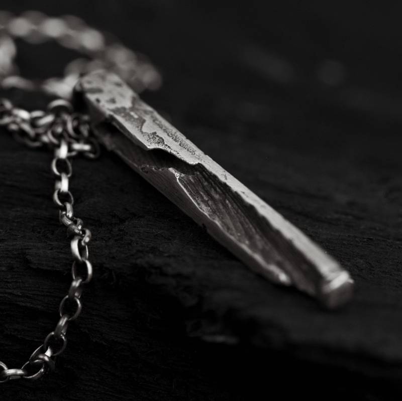 Halskette Für Männer Aus Sterling Silber | Dekonstruierter Bar Anhänger Ihn in Oxidiertem Saiph von BAZKBERLIN