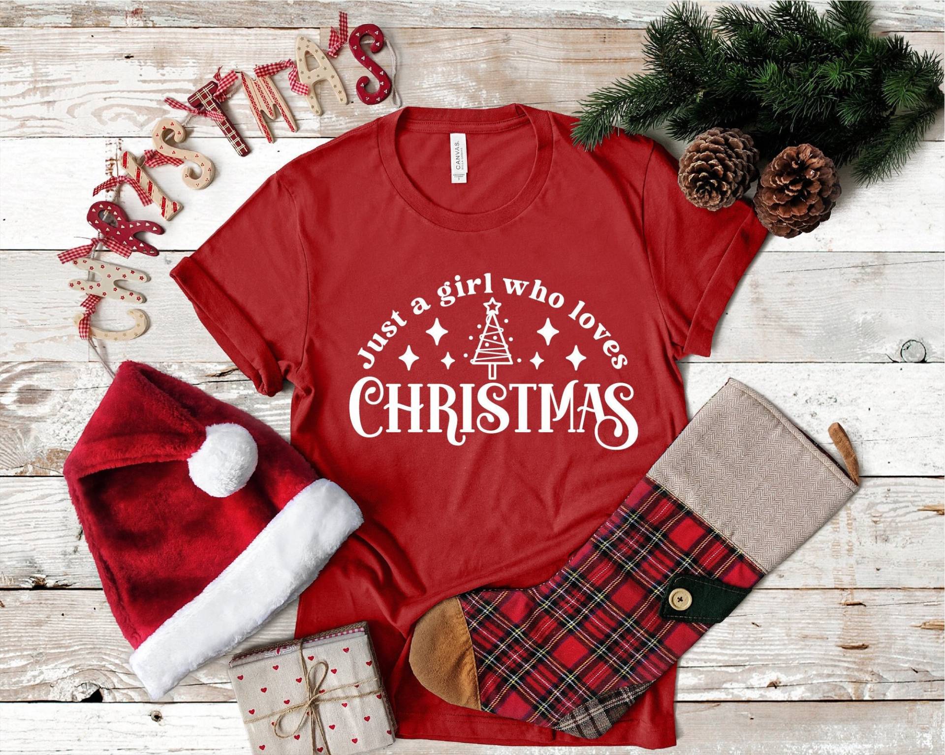 Nur Ein Mädchen, Das Weihnachten Shirt, Weihnachtsgeschenk, Weihnachts-T-Shirt, Weihnachts-Top, Frauen-Weihnachts-Shirt, Weihnachts-Mama-Shirt von BBCustomApparel