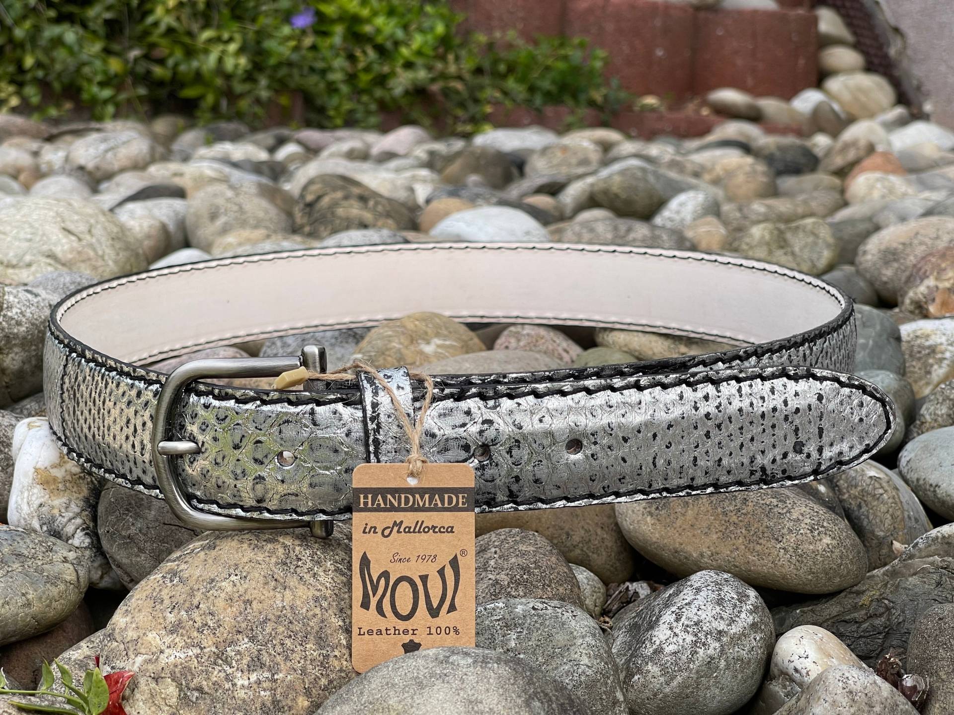Python Handmade Leather Belt in Silver Women's Belts High Quality Design Made Of Pure Belts Python Handmade Leather Belt in Silver Women's Belts High Quality Design Made Of Pure Belts von BBGAIMPORTEXPORT
