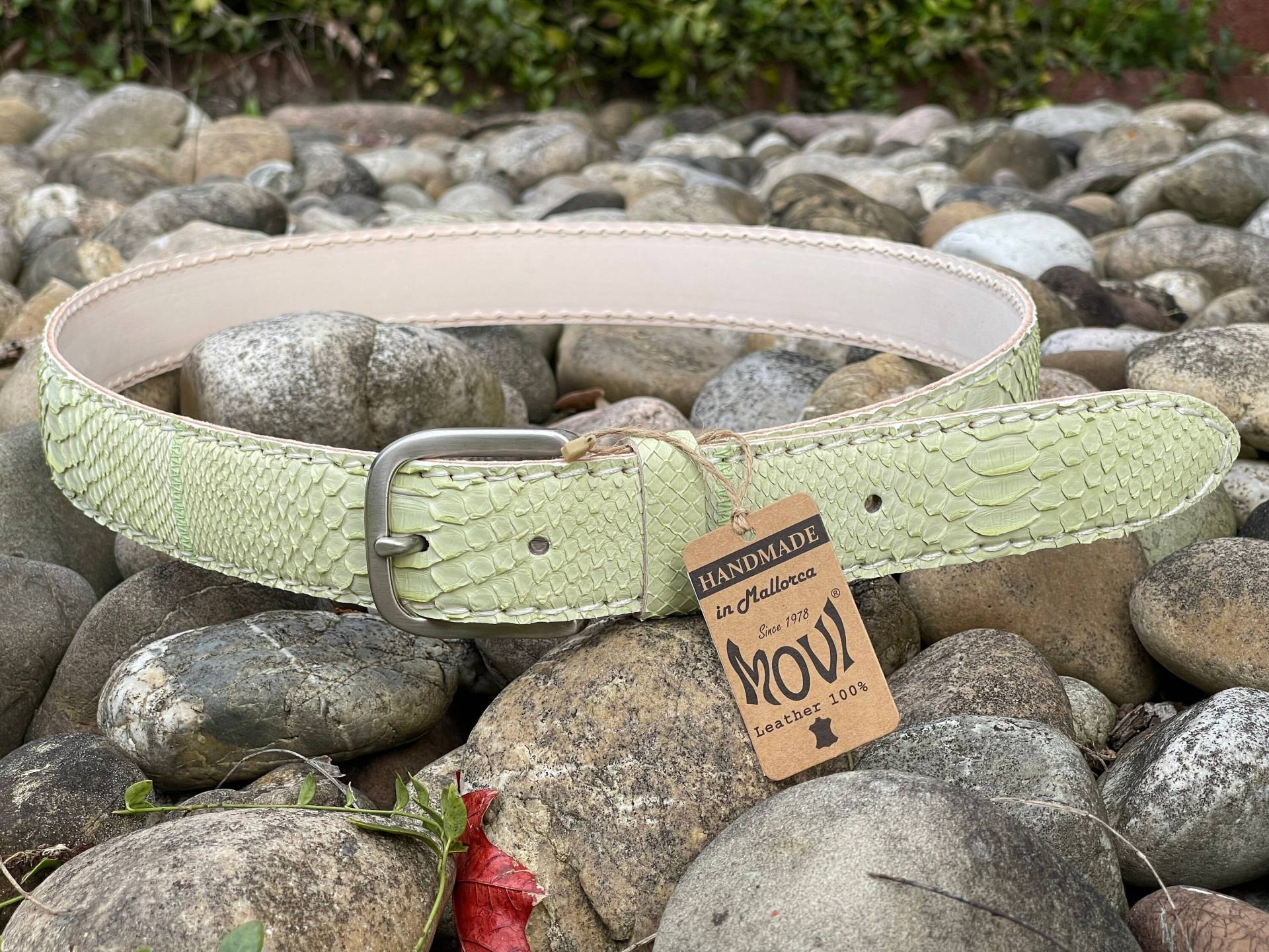 Python Leather Belt in Lime Green Unisex Jeans Pastel Handmade Quality Genuin Leather Pastel Color Python Leather Belt in Lime Green Unisex Jeans Pastel Handmade Quality Genuin Leather Pastel Color von BBGAIMPORTEXPORT