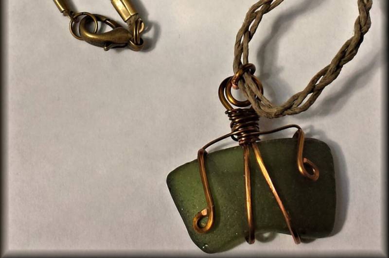 Vetro Verde Mare | Grünes Seeglas Wire Wrapped Halskette von BBGArtisanJewelry