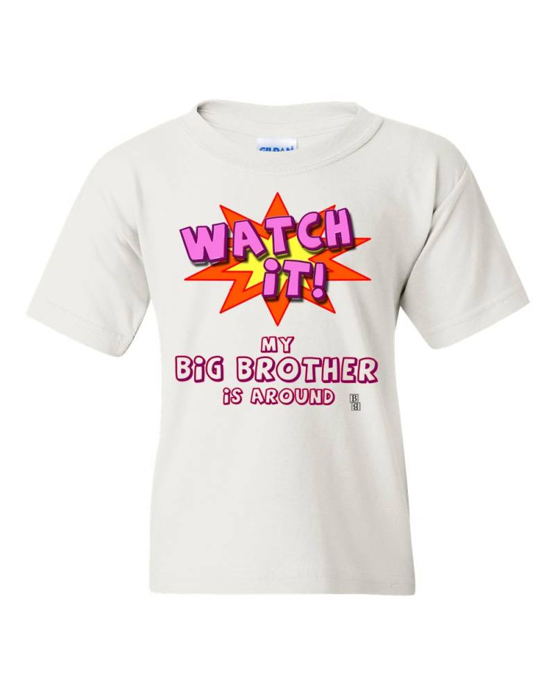 Sehen Sie Mein Großer Bruder Um Lustige Baby, Kleinkind Und Jugend Ist T-Shirt, Verrückte Shirt, Hemd, Kinder-T-Shirt von BBIApparel