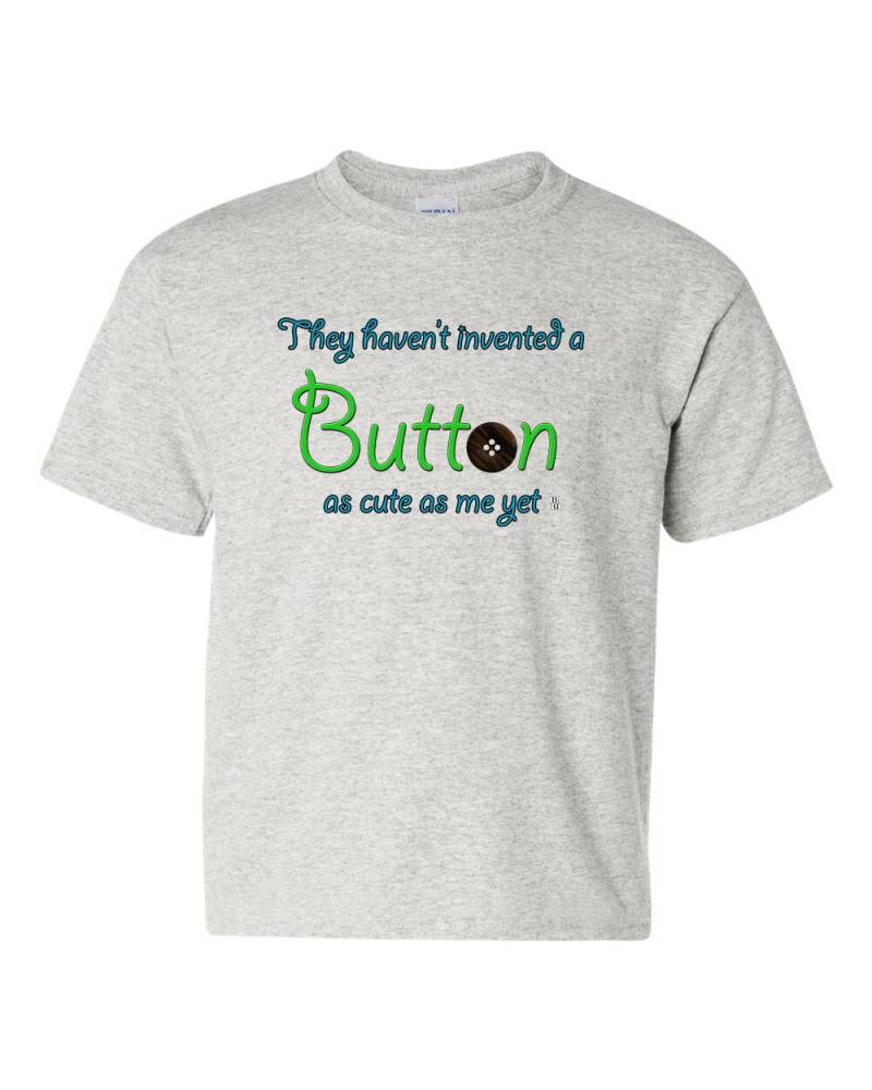 Sie Haben Keine Schaltfläche So Niedlich Wie Mich Doch T-Shirt, Süß Ein Knopf-Baby-Shirt, Knopf Kleinkind Baby-Dusche-Geschenk Erfunden von BBIApparel