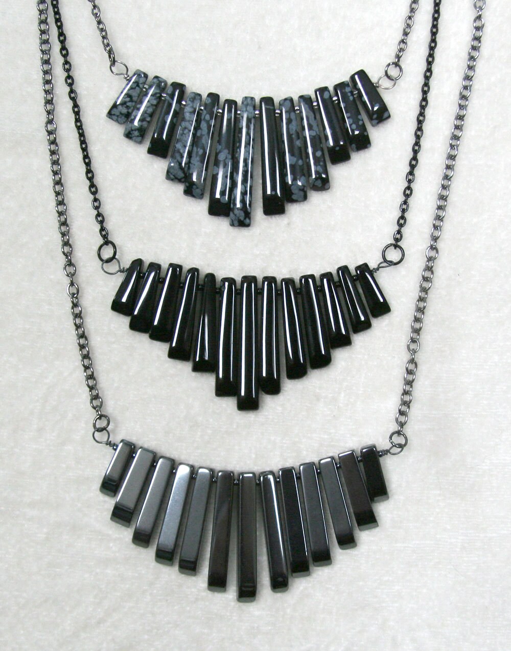 Abgestufte Edelstein Fächer Halskette Schneeflocken-Obsidian, Labradorit, Hämatit Abgestufte Edelstein Fächer Halskette Schneeflocken-Obsidian, Labradorit, Hämatit von BBJdesign