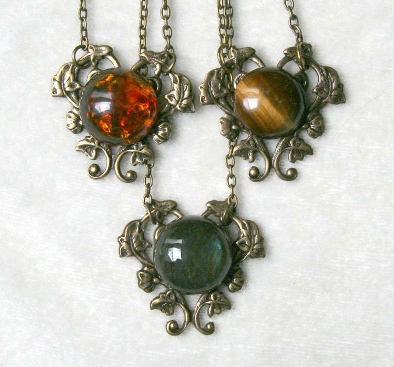 Bernstein, Tigerauge, Labradorit Cabochon Gold Herzranke Und Blumen Halskette Bernstein, Tigerauge, Labradorit Cabochon Gold Herzranke Und Blumen Halskette von BBJdesign