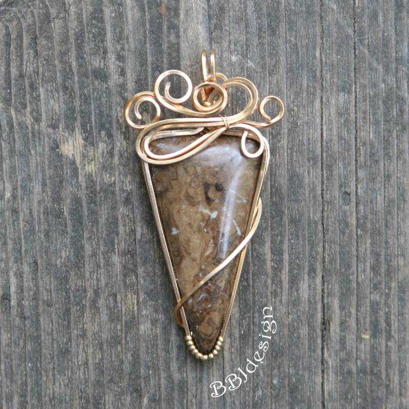 Braune Stein Edelstein Cabochon Dreieck Halskette Bronze Draht Umwickelt Braune Stein Edelstein Cabochon Dreieck Halskette Bronze Draht Umwickelt von BBJdesign