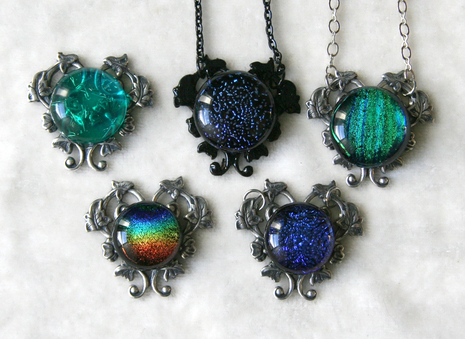 Dichroic Glas Cabochon Antik Silber Schwarz Herz Rebe Und Blumen Halskette Dichroic Glas Cabochon Antik Silber Schwarz Herz Rebe Und Blumen Halskette von BBJdesign