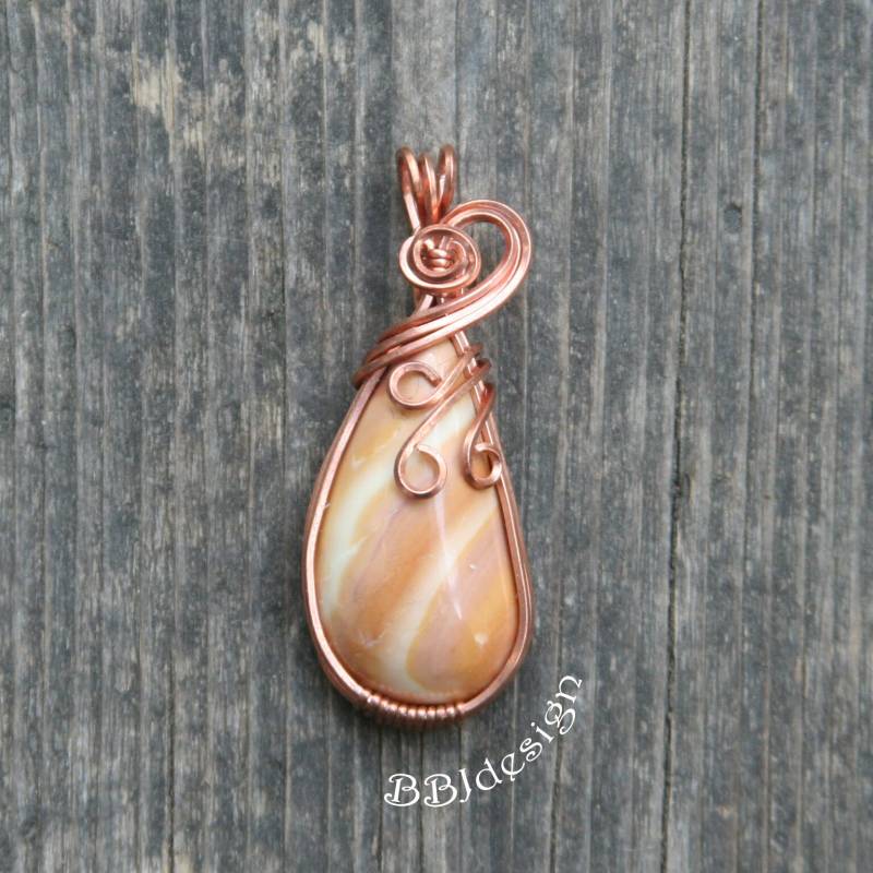 Hickoryite Gebändert Rhyolith Edelstein Cabochon Anhänger Halskette Kupferdraht Umwickelt Teardrop Hickoryite Gebändert Rhyolith Edelstein Cabochon Anhänger Halskette Kupferdraht Umwickelt Teardrop von BBJdesign