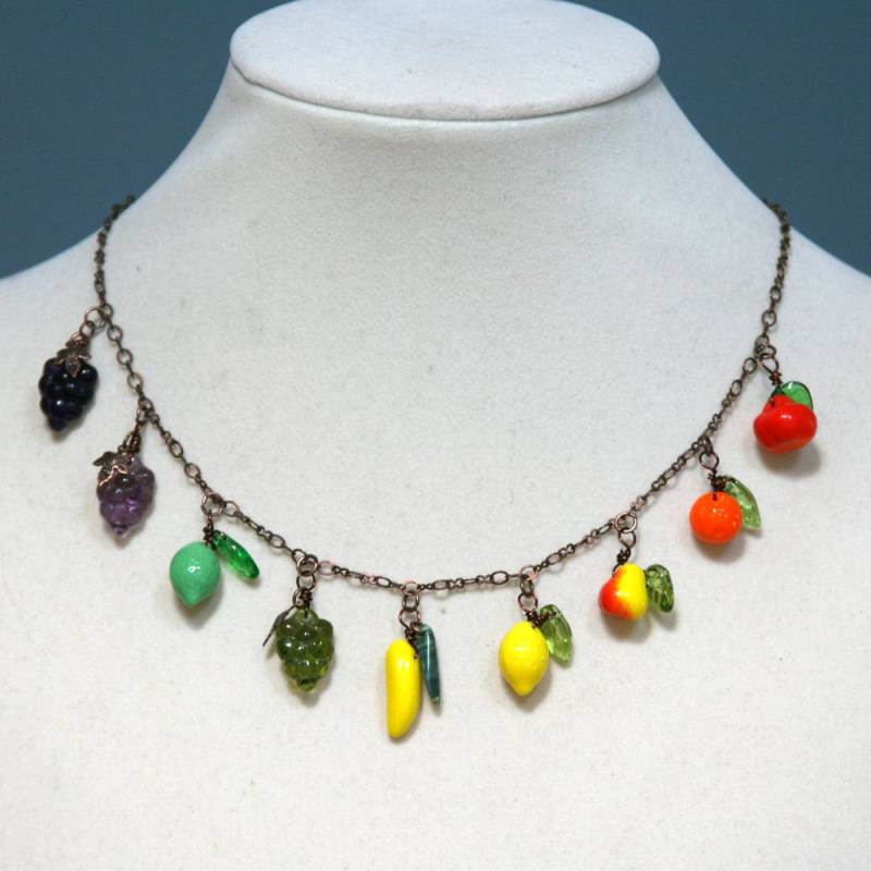 Regenbogen Frucht-Halskette Antik Kupfer, Trauben, Orange, Apfel, Birne, Zitrone, Limette, Banane Regenbogen Frucht-Halskette Antik Kupfer, Trauben, Orange, Apfel, Birne, Zitrone, Limette, Banane von BBJdesign