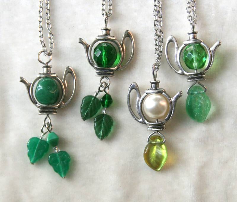 Silber Teekanne Teeblätter Halskette, Grüne Smaragd Mint Perle Silber Teekanne Teeblätter Halskette, Grüne Smaragd Mint Perle von BBJdesign