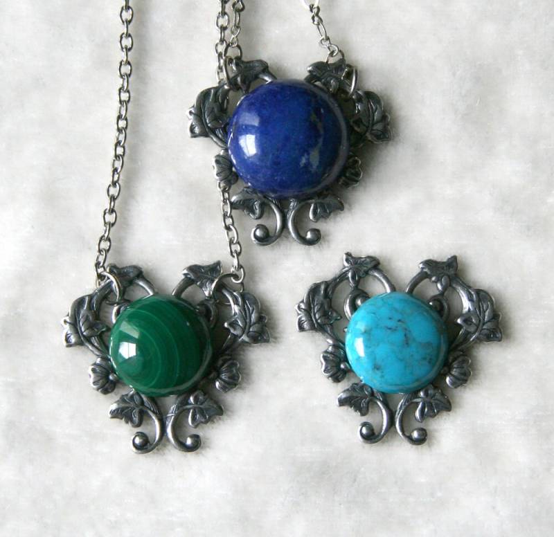 Türkis, Malachit, Lapis Lazuli Cabochon Silber Herz Rebe Und Blumen Halskette Türkis, Malachit, Lapis Lazuli Cabochon Silber Herz Rebe Und Blumen Halskette von BBJdesign