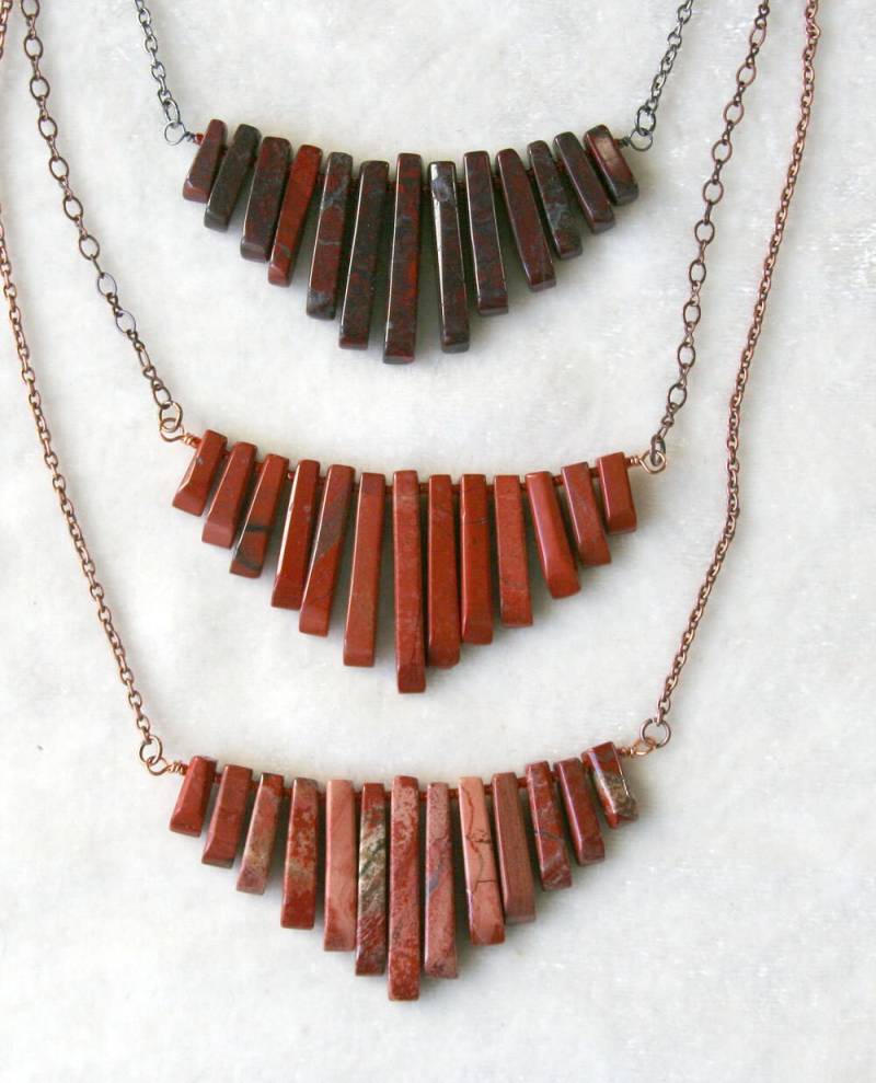 Verlaufende Edelstein Fächer Halskette Brekzien Jaspis, Roter Jaspis Verlaufende Edelstein Fächer Halskette Brekzien Jaspis, Roter Jaspis von BBJdesign