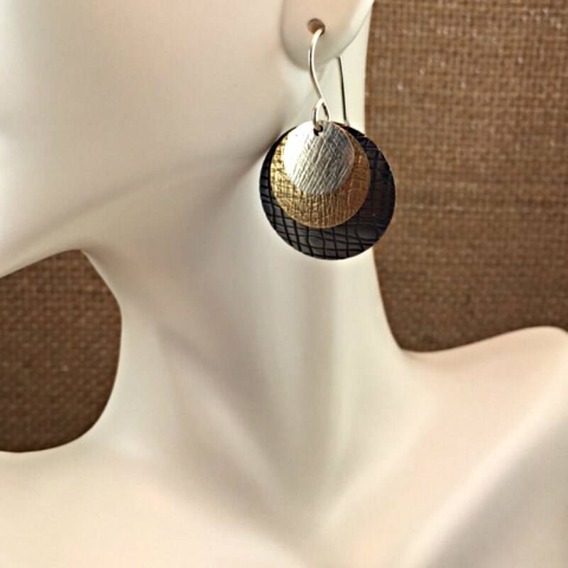 Walze Gedruckt Kupfer, Bronze Und Silber Scheibe Ohrringe, Mittlerer Größe; Mittlere Tri-Metall-Walze Ohren Mit Handgefertigten Sterling Drähten von BBWindhorseDesigns