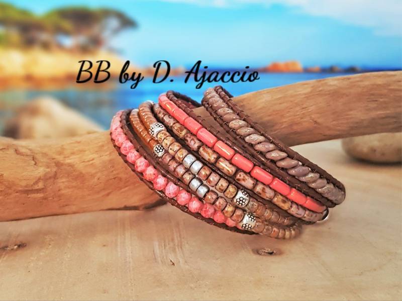 Wickeln Sie Das Boho-Armband in Glasperlen. Ledermanschette, Rosa Perlen, Picasso-Mauve. Boho Wickelarmband Aus Leder Wickeln Sie Das Boho-Armband in Glasperlen. Ledermanschette, Rosa Perlen, Picasso-Mauve. Boho Wickelarmband Aus Leder von BBbyD