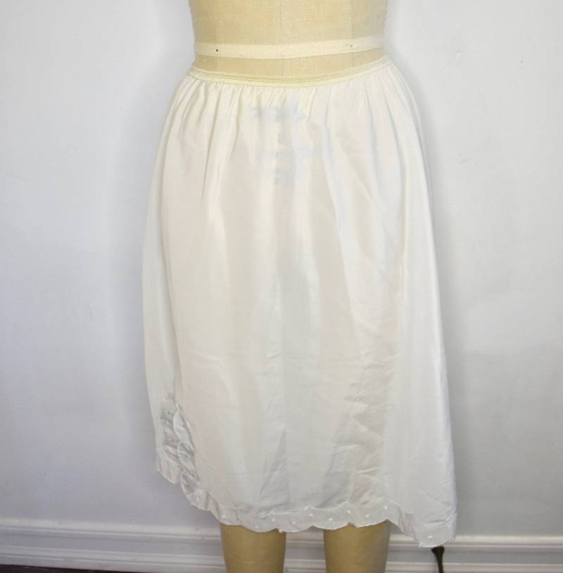 Vintage 50Er Jahre Schluppenrock Mit Gepunktetem Bogensaum von BCDVintage