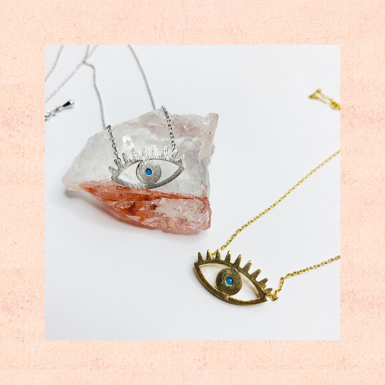 Groß Blau Stein Auge Charm Halskette. Blaues Anhänger Layering Stapelbar Groß Blau Stein Auge Charm Halskette. Blaues Anhänger Layering Stapelbar von BCJewelryNYC