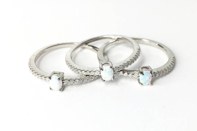 Opal Halo-Ring. Filigraner Ring. Sterling Silber Ring . Kristall-Ring. Zarter Opal Halo-Ring. Filigraner Ring. Sterling Silber Ring . Kristall-Ring. Zarter von BCJewelryNYC