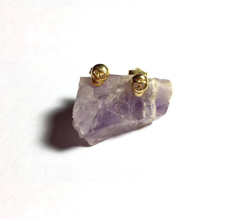 Schädel-Bolzen-Ohrring. Einzelner Ohrstecker. Vergoldete Silber Zart Schädel-Bolzen-Ohrring. Einzelner Ohrstecker. Vergoldete Silber Zart von BCJewelryNYC