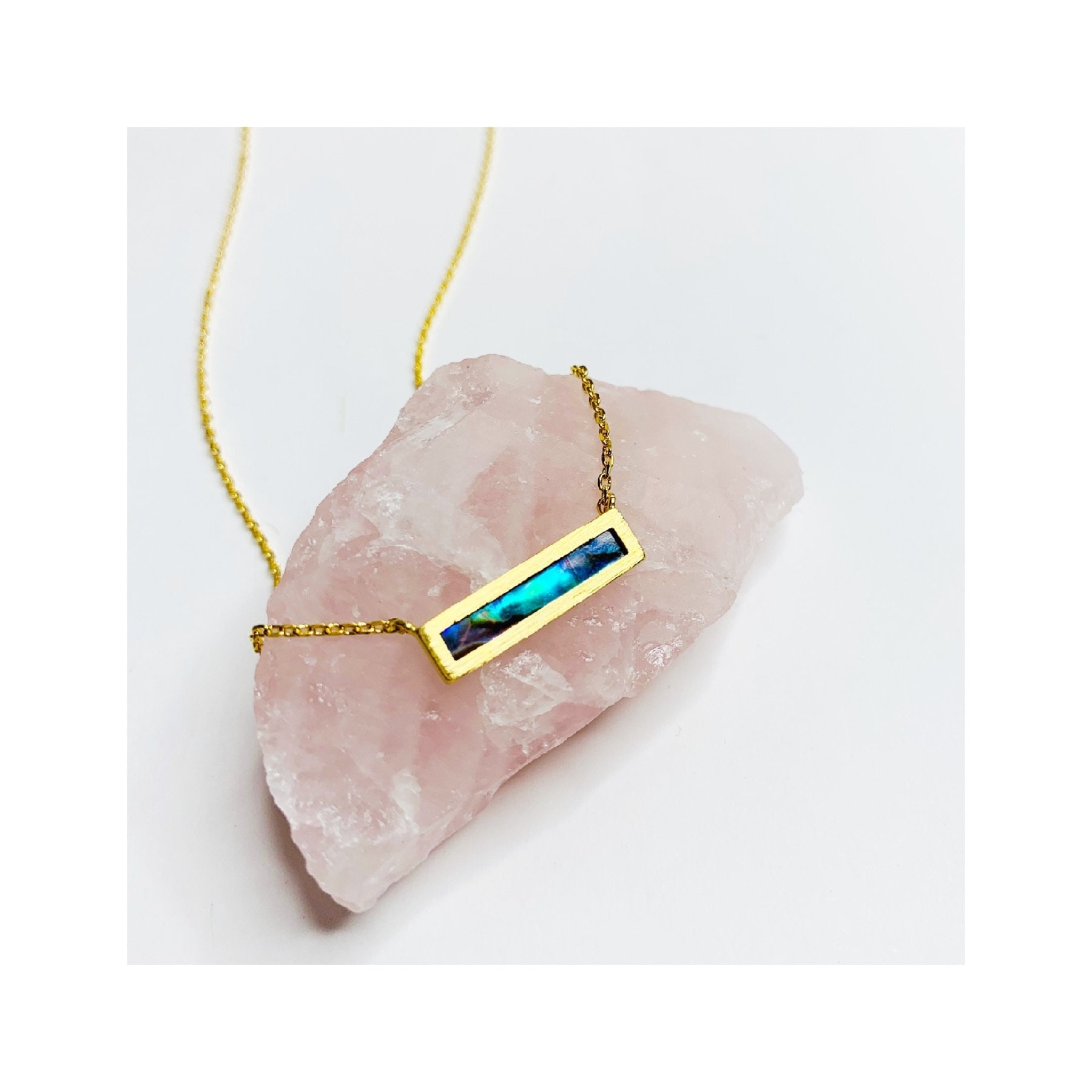 Vergoldete Perlmutt Bar Halskette. Black Shell Zierliche Anhänger Halskette.shell Geschenk Für Sie Vergoldete Perlmutt Bar Halskette. Black Shell Zierliche Anhänger Halskette.shell Geschenk Für Sie von BCJewelryNYC