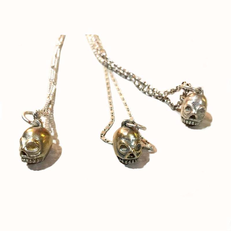 Zarte Max Schädel Anhänger Halskette. Schädel-Halskette. Schädel-Charme Zarte Max Schädel Anhänger Halskette. Schädel-Halskette. Schädel-Charme von BCJewelryNYC