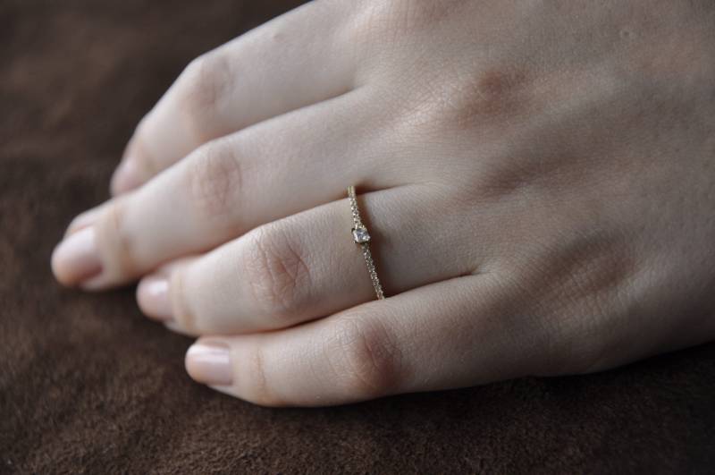 14K Solid Gold Minimal Prinzessin Hochzeit Ring Für Sie, Einzigartige Verlobung Bandring, Stacking Ring, Mit Zirkon von BCOJewels