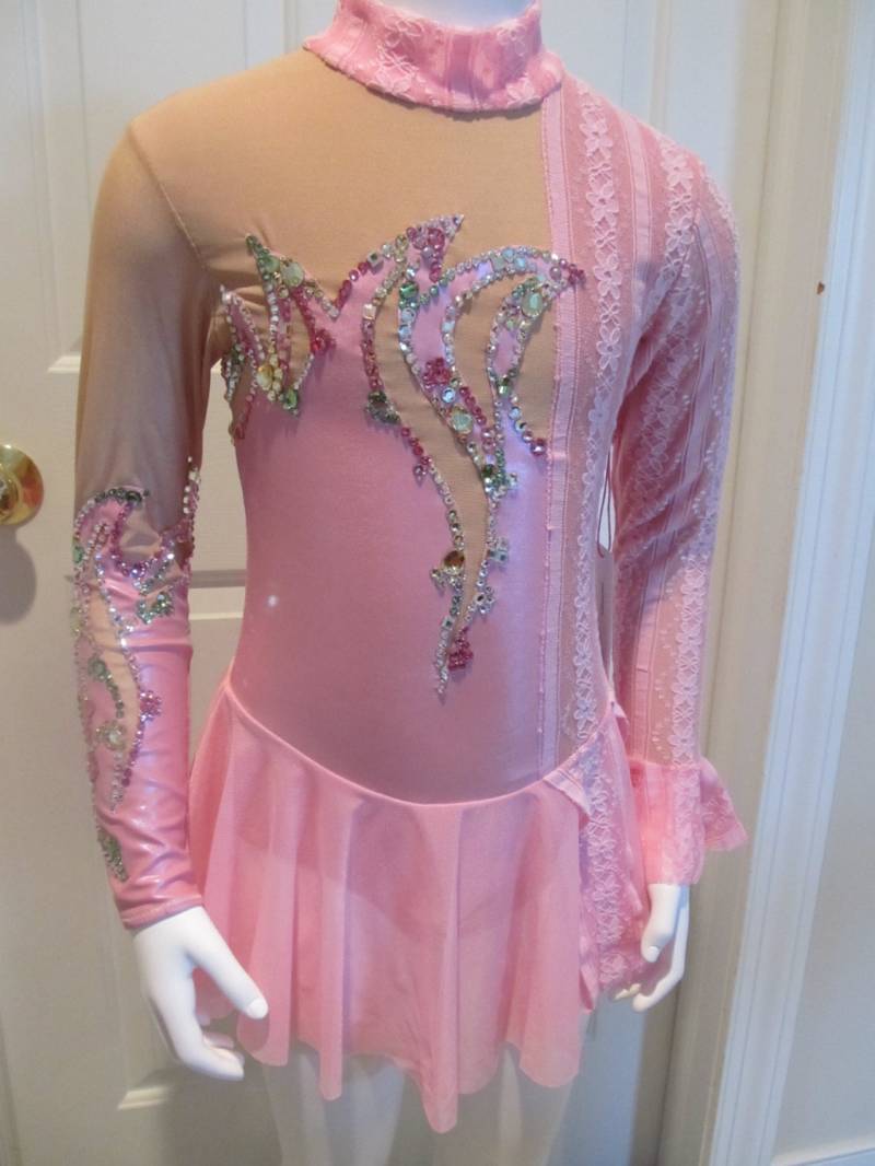 Rosa Eiskunstlauf-Turnierkleid Allegretto Mädchen Gr. 10 von BCSSkatewear