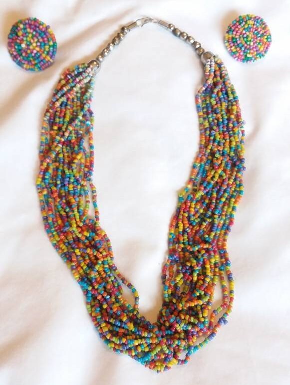 Boho 60Er 70Er Regenbogen Perlen Halskette Mit Passenden Ohrringen Demi Parure Boho 60Er 70Er Regenbogen Perlen Halskette Mit Passenden Ohrringen Demi Parure von BCubedVintage