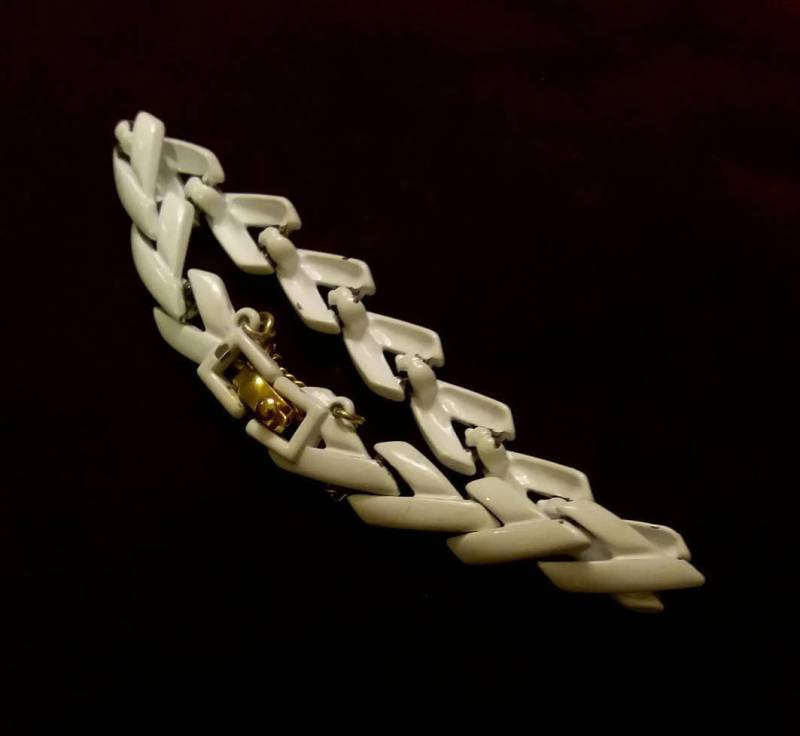 Verkauf Vintage Monet Weiß Emaille Metall Link Armband 60Er Jahre | War 15, 00 von BCubedVintage