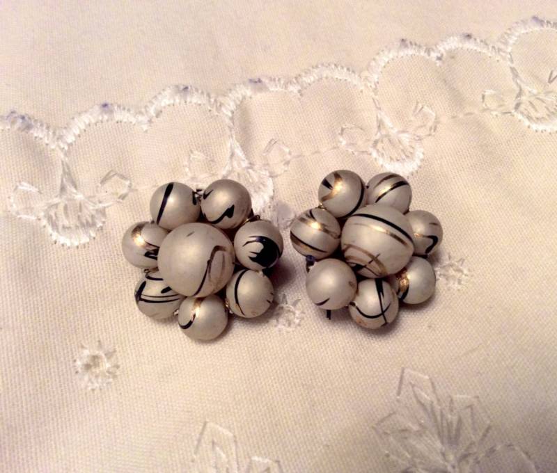 Vintage Cluster Clip-On Ohrringe Made in Besetzten Japan 1950Er Jahre Vintage Cluster Clip-On Ohrringe Made in Besetzten Japan 1950Er Jahre von BCubedVintage