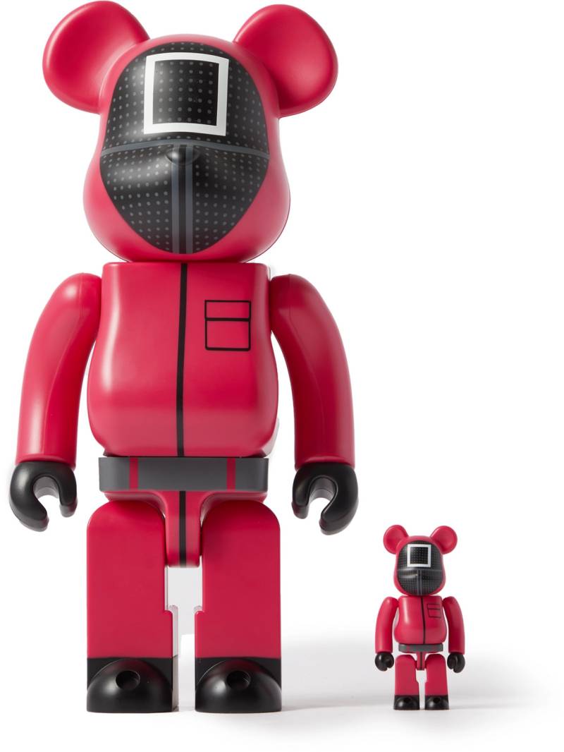BE@RBRICK - Squid Game 100% 400% Printed PVC Figurine Set - Men - Red von BE@RBRICK