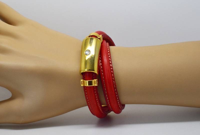 Armband Leder Nähen, Rote Leder, Gold Metallschließe Gurt Spitze von BEADFALLS