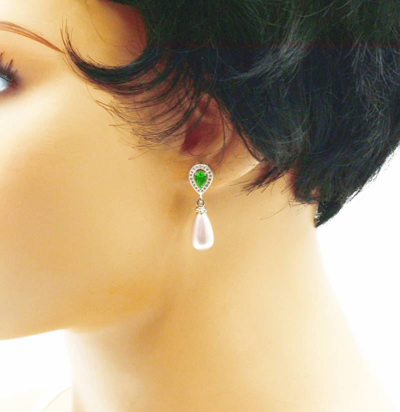 Flocken Ohrringe Aus Rhodiniert , Zirkon Ohrstecker, Tropfen, Kristall Und Grün, Hochzeit Ohrring, Event von BEADFALLS