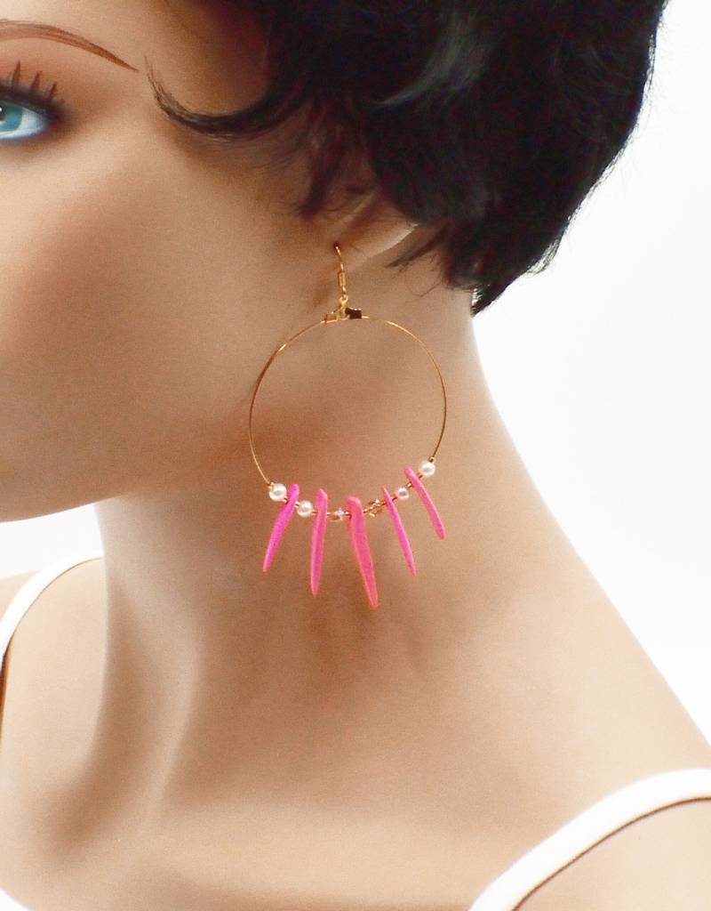 Goldene Kreolen Mit Farbigen Kokosholzsplittern von BEADFALLS