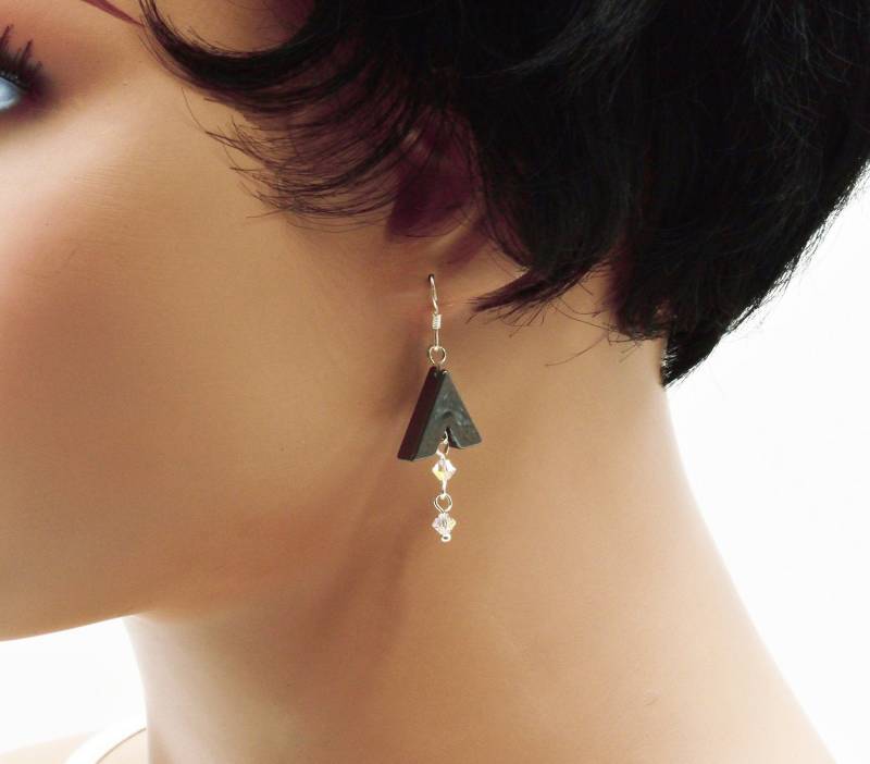 Haken-Form-Pyramide in Hämatit Und Swarovski Ohrringe von BEADFALLS