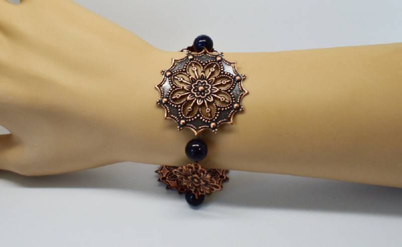 Nachtblau Goldstone-Perlen Und Kupfer Filigrane Armband von BEADFALLS